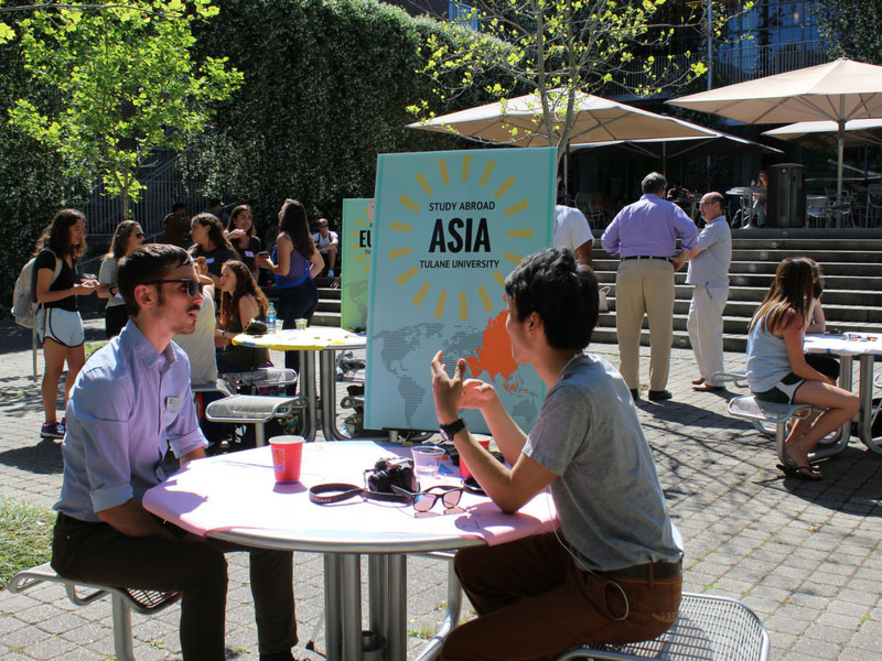 Students in Pocket Park at the Study Abroad Fair